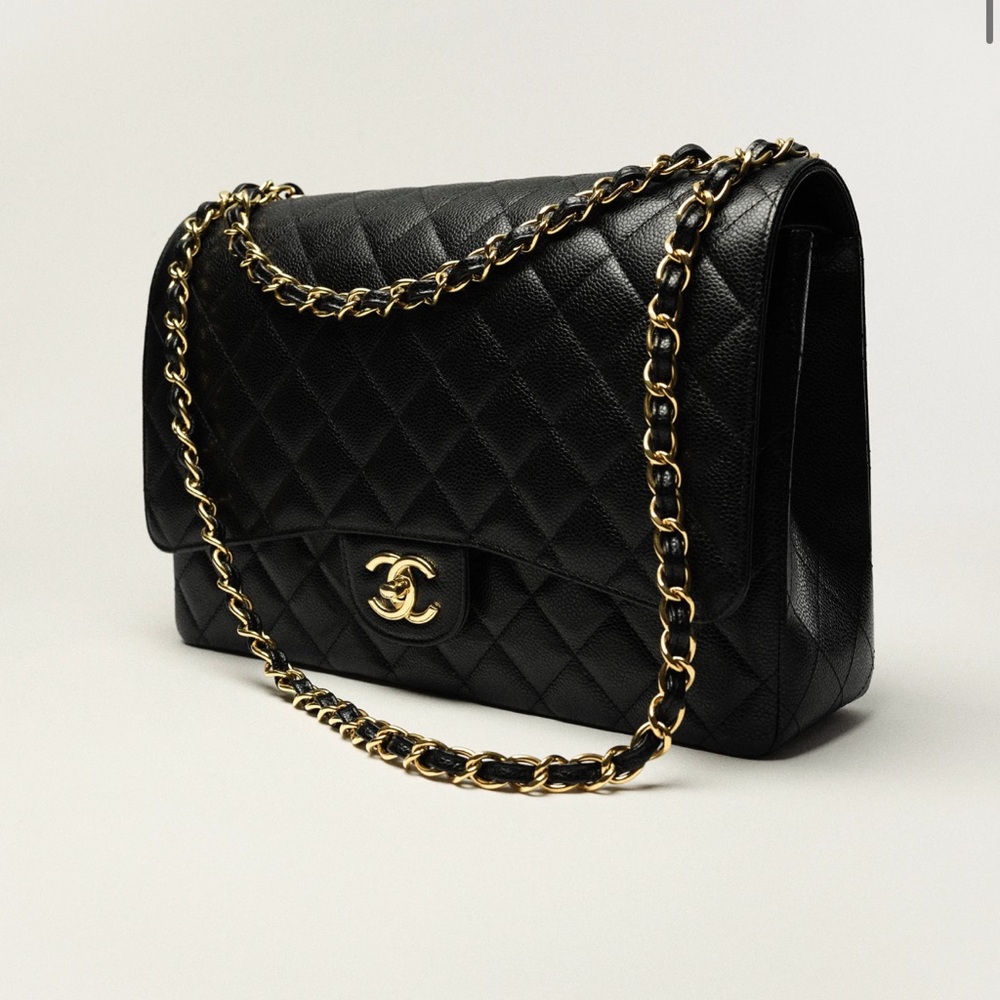 CHANEL Black Quilted Shoulder Bag with Gold Chain - Picture 5 of 6